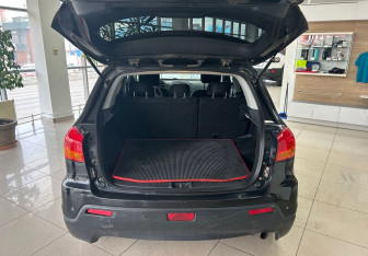 Подержанный автомобиль Mitsubishi ASX 2011 года (20 фото)