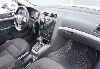 Подержанный автомобиль Skoda Octavia Liftback 2011 года (9 фото)