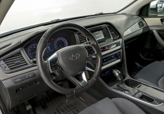 Подержанный автомобиль Hyundai Sonata 2018 года (12 фото)