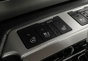 Подержанный автомобиль Toyota Land Cruiser Suv 2019 года (21 фото)