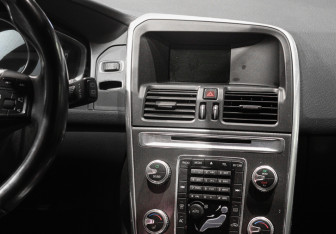 Подержанный автомобиль Volvo XC60 2015 года (10 фото)