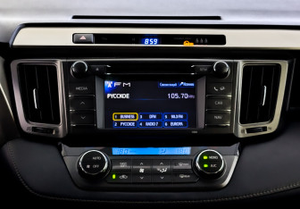 Подержанный автомобиль Toyota RAV4 2013 года (15 фото)