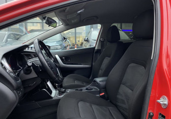 Подержанный автомобиль Kia Ceed Hatchback 2015 года (18 фото)