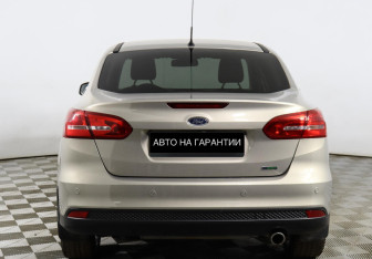 Подержанный автомобиль Ford Focus Sedan 2015 года (4 фото)