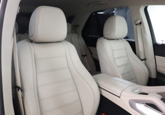 Подержанный автомобиль Mercedes-Benz GLE 2021 года (16 фото)