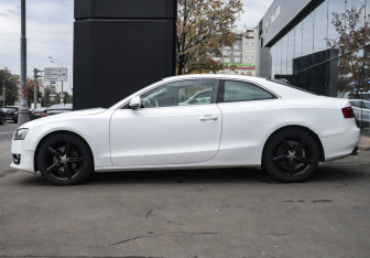Подержанный автомобиль Audi A5 Coupe 2009 года (8 фото)