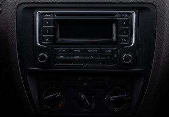 Подержанный автомобиль Volkswagen Jetta Sedan 2015 года (14 фото)