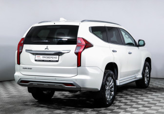 Подержанный автомобиль Mitsubishi Pajero Sport 2021 года (5 фото)