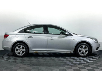 Подержанный автомобиль Chevrolet Cruze Sedan 2010 года (4 фото)