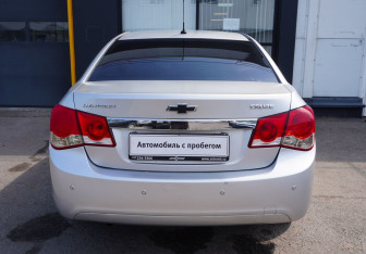 Подержанный автомобиль Chevrolet Cruze Sedan 2013 года (6 фото)
