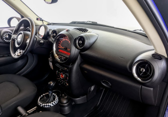 Подержанный автомобиль MINI Countryman 2015 года (11 фото)