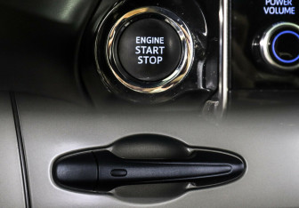 Подержанный автомобиль Toyota Hilux 2021 года (17 фото)