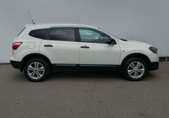 Подержанный автомобиль Nissan Qashqai+2 2012 года (4 фото)
