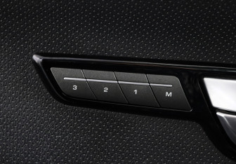 Подержанный автомобиль Land Rover Range Rover Evoque 2014 года (15 фото)