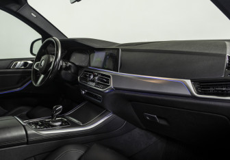 Подержанный автомобиль BMW X5 2019 года (9 фото)