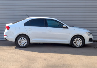 Подержанный автомобиль Skoda Rapid Liftback 2021 года (4 фото)