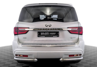 Подержанный автомобиль Infiniti QX80 2021 года (6 фото)