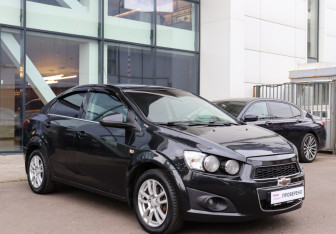 Подержанный автомобиль Chevrolet Aveo Sedan 2014 года (3 фото)