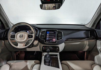 Подержанный автомобиль Volvo XC90 2016 года (14 фото)