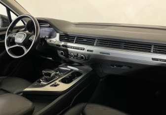 Подержанный автомобиль Audi Q7 2016 года (27 фото)