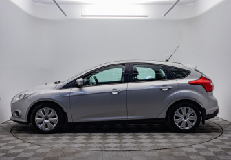 Подержанный автомобиль Ford Focus Hatchback 2011 года (2 фото)