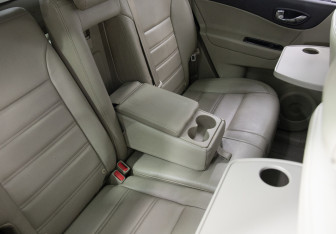 Подержанный автомобиль Renault Koleos 2012 года (23 фото)