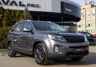 Подержанный автомобиль Kia Sorento 2016 года (2 фото)
