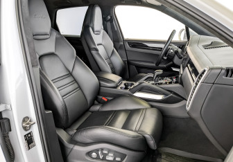 Подержанный автомобиль Porsche Cayenne 2020 года (24 фото)