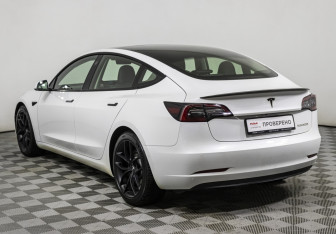 Подержанный автомобиль Tesla Model 3 2021 года (7 фото)