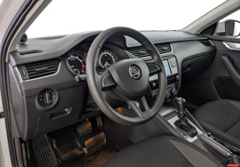 Подержанный автомобиль Skoda Octavia Liftback 2018 года (15 фото)