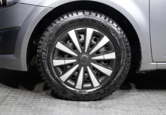 Подержанный автомобиль Chevrolet Aveo Hatchback 2013 года (22 фото)