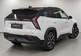Подержанный автомобиль Geely Atlas 2024 года (5 фото)