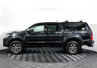 Подержанный автомобиль Toyota Hilux 2013 года (8 фото)