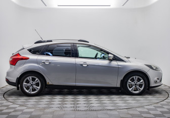 Подержанный автомобиль Ford Focus Hatchback 2012 года (6 фото)