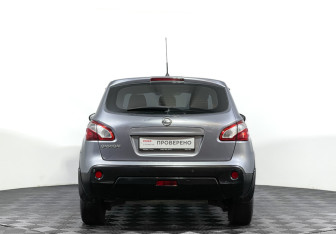 Подержанный автомобиль Nissan Qashqai 2011 года (6 фото)