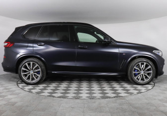 Подержанный автомобиль BMW X5 2020 года (6 фото)
