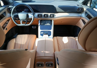 Подержанный автомобиль Jaecoo J8 2024 года (10 фото)