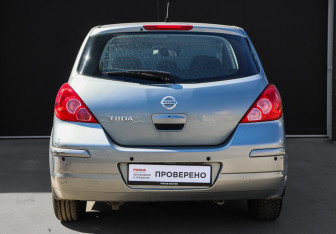 Подержанный автомобиль Nissan Tiida Hatchback 2010 года (5 фото)