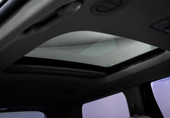 Подержанный автомобиль Kia Carnival 2016 года (19 фото)