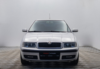 Подержанный автомобиль Skoda Octavia Liftback 2008 года (8 фото)