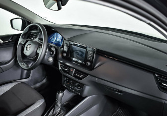 Подержанный автомобиль Skoda Rapid Liftback 2022 года (8 фото)