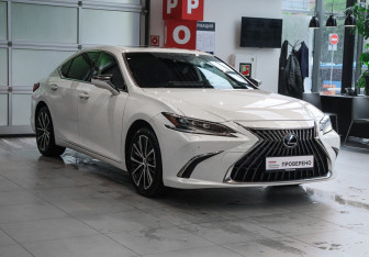 Подержанный автомобиль Lexus ES 2021 года (3 фото)