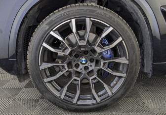 Подержанный автомобиль BMW X5 2025 года (12 фото)