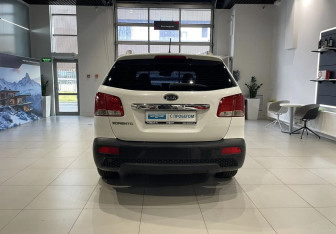 Подержанный автомобиль Kia Sorento 2012 года (5 фото)