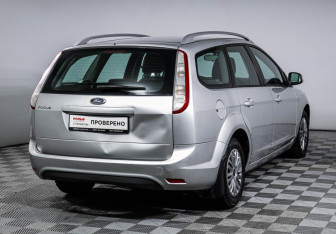 Подержанный автомобиль Ford Focus Wagon 2010 года (5 фото)