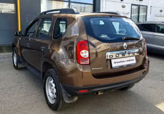 Подержанный автомобиль Renault Duster 2012 года (6 фото)
