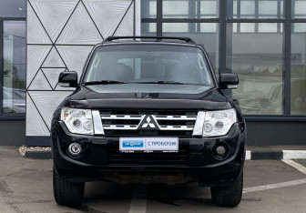 Подержанный автомобиль Mitsubishi Pajero 2013 года (2 фото)