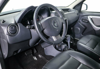 Подержанный автомобиль Renault Duster 2013 года (10 фото)