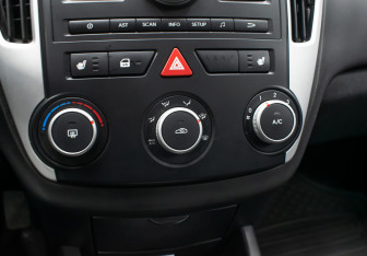 Подержанный автомобиль Kia Ceed Hatchback 2010 года (16 фото)