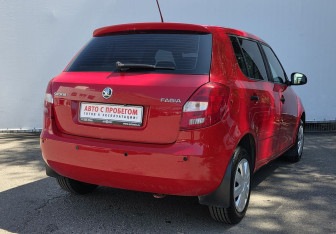 Подержанный автомобиль Skoda Fabia Hatchback 2013 года (5 фото)